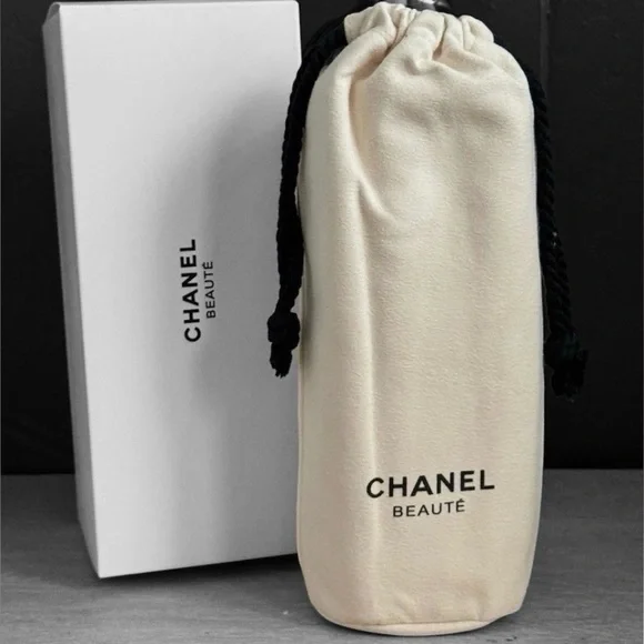 NEW Chanel Beauté cream Travel throw blanket - Picture 1 of 9